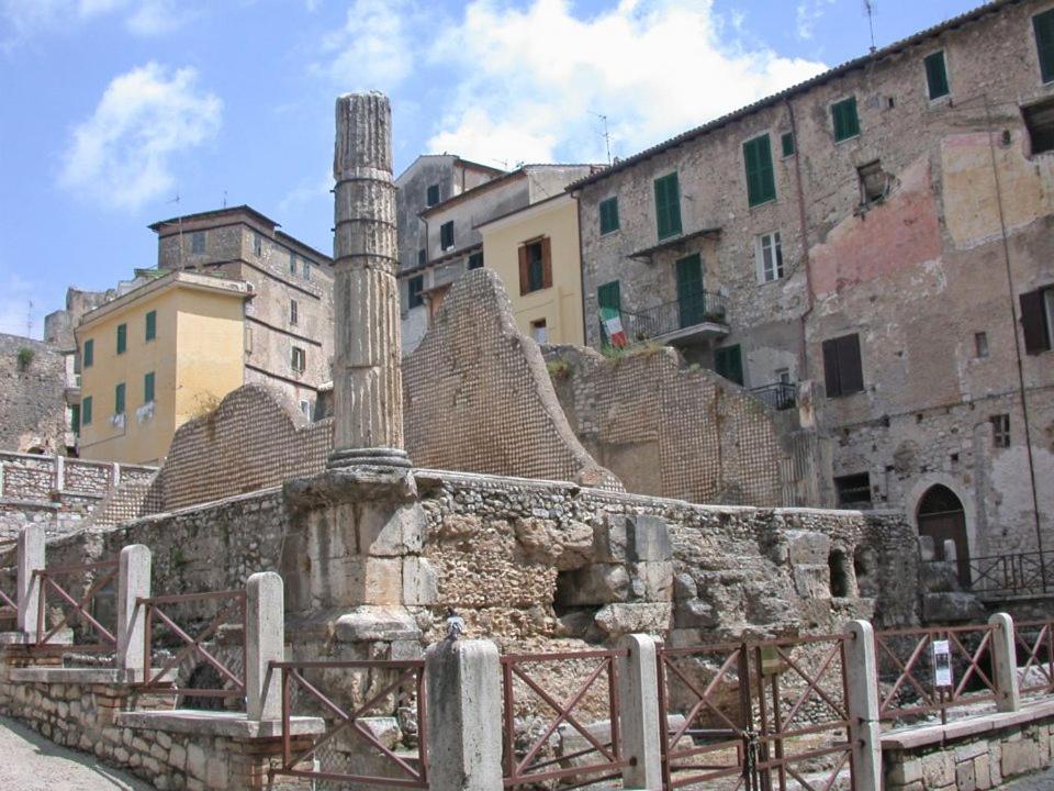 Luxury Suite - Teatro Romano - Duomo - Centro Storico Wi-Fi Terracina Bagian luar foto
