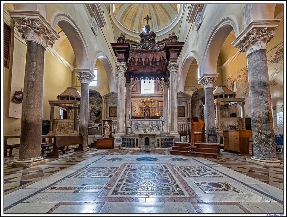 Luxury Suite - Teatro Romano - Duomo - Centro Storico Wi-Fi Terracina Bagian luar foto